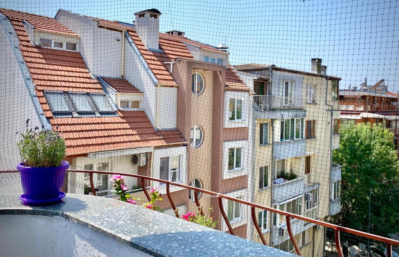 Bright Central Studio For 4 In Burgas Exteriör bild
