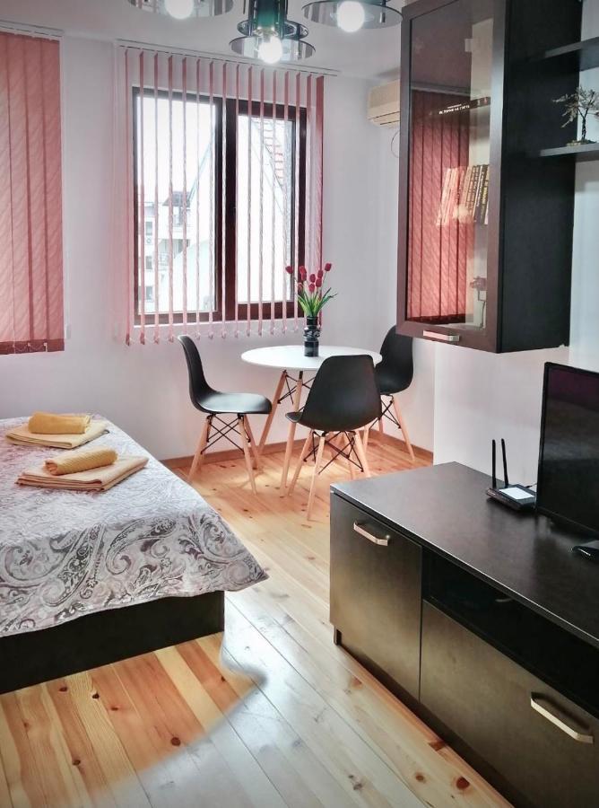 Bright Central Studio For 4 In Burgas Exteriör bild